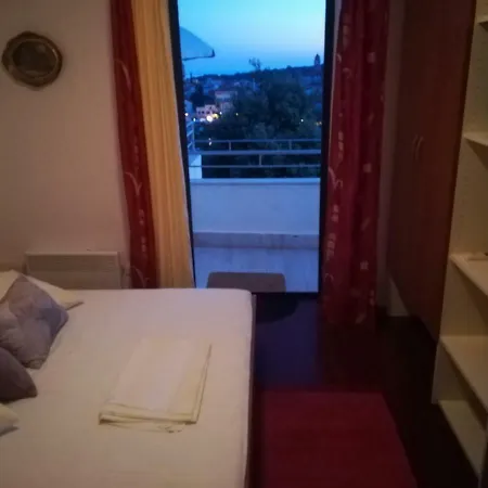 Ivic Paka Rab Apartman Banjol